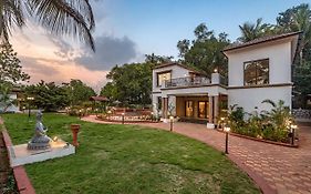 Saffronstays Riverfront Manor, 5-Bdr Pool Villa By Pej River